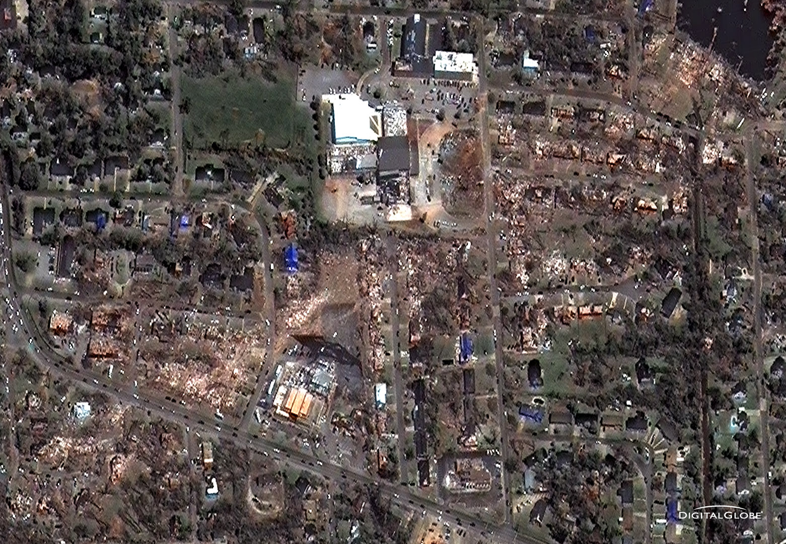 Gambar Kerusakan Akibat Tornado di Alabama  Reseller 